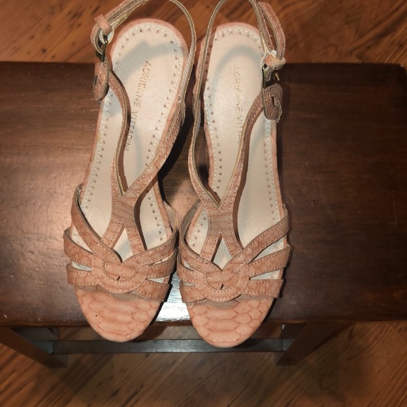 NIB Wedges - Picture 2 of 5